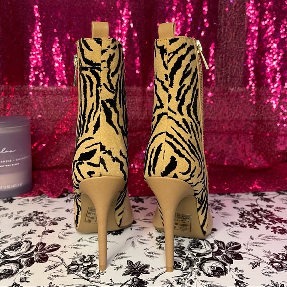 Zebra print open toe boots - Picture 4 of 6